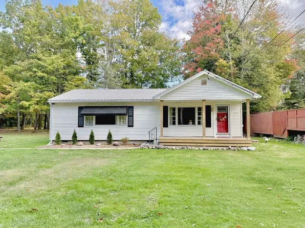 9705 Northfield St, Angola, NY 14006