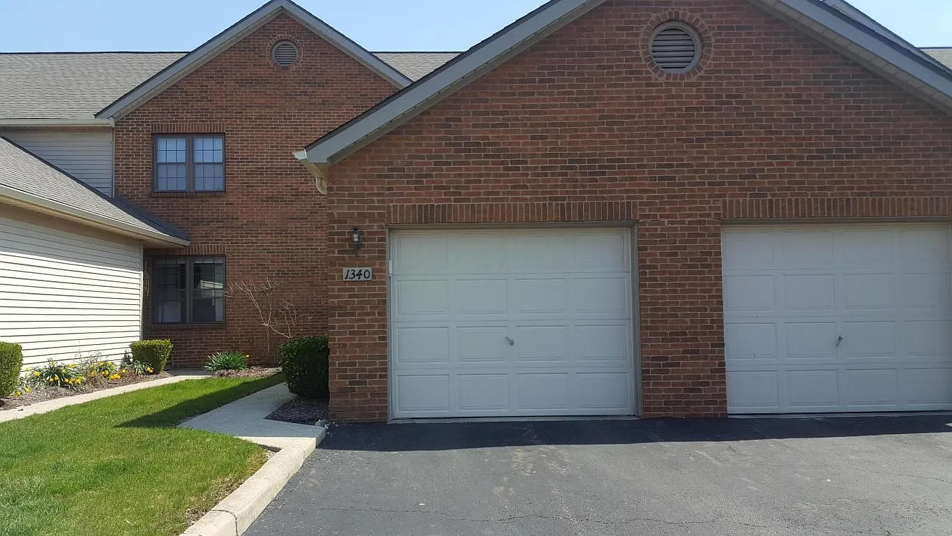 1340 Brookview Cir photo 1