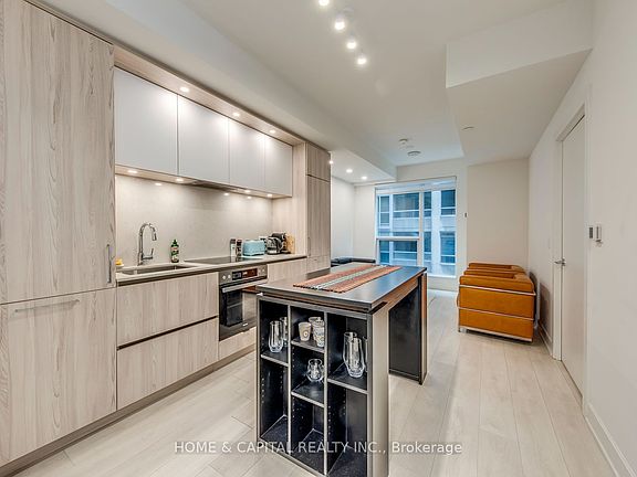 4th image of 15 Mercer St #403