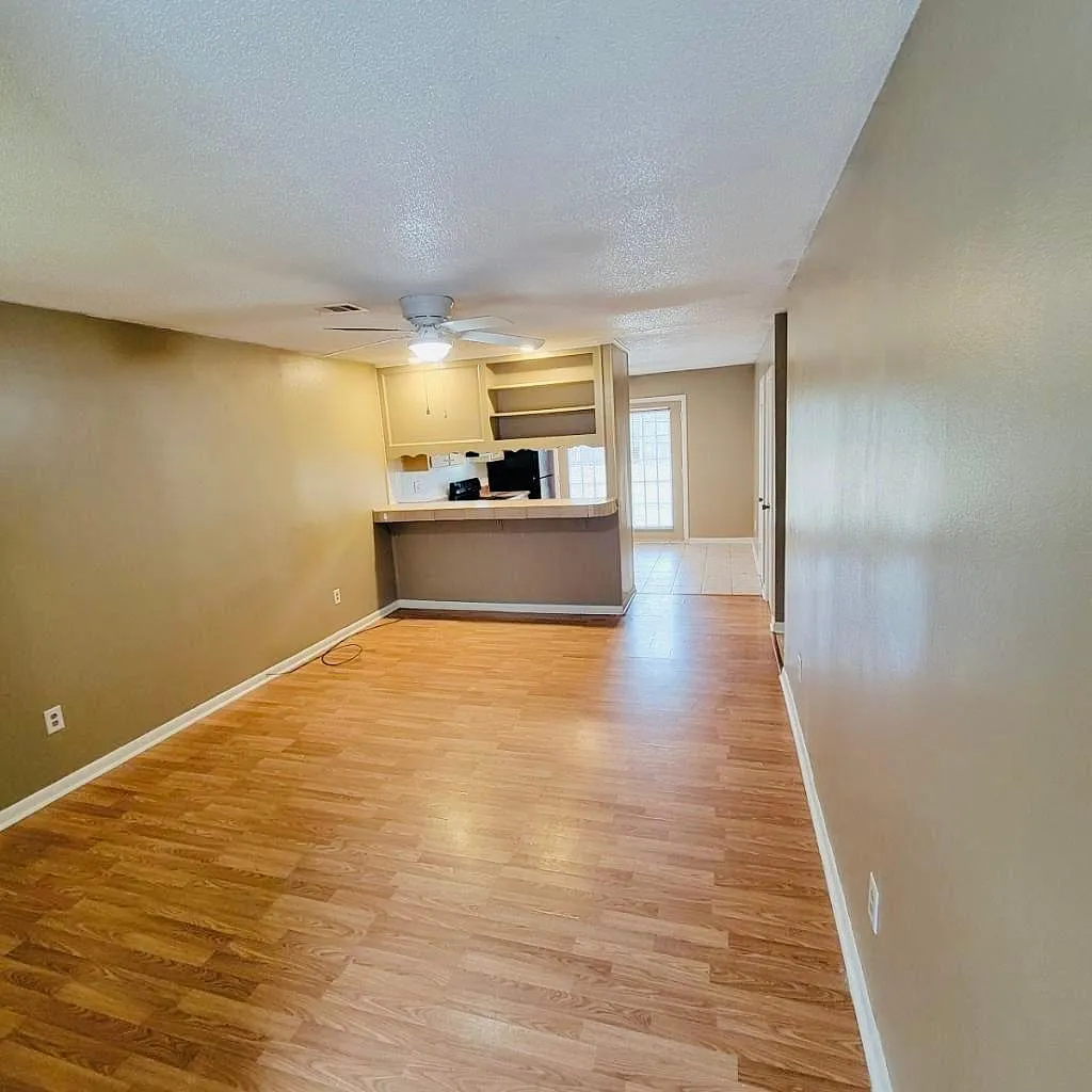2 bed, 800 sqft, $1,200 — Photo 1