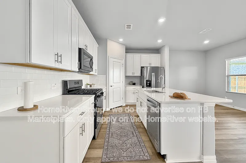 3 bed, 2.5 bath, 1948 sqft, $2,295 — Photo 3