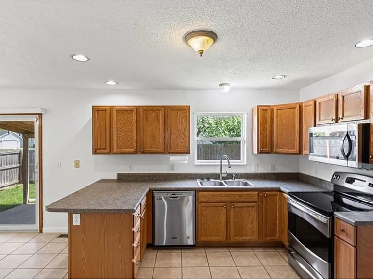 935 Natasha Cir — Photo 6