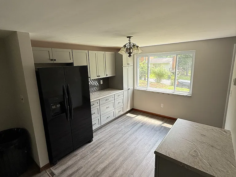 520 Main Blvd — Photo 3