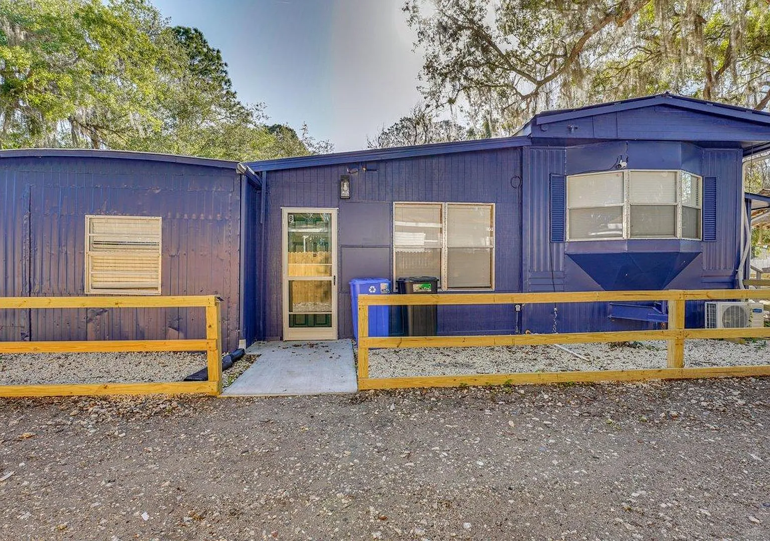 Charming Efficiency Near Marjorie Kinnan Rawlings Historic State Park — Photo 1