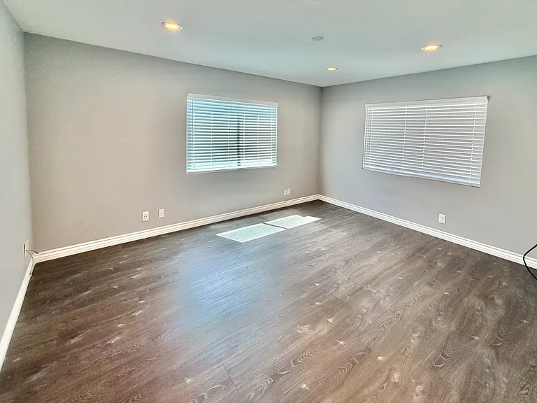 1017 W Casmalia St — Photo 17