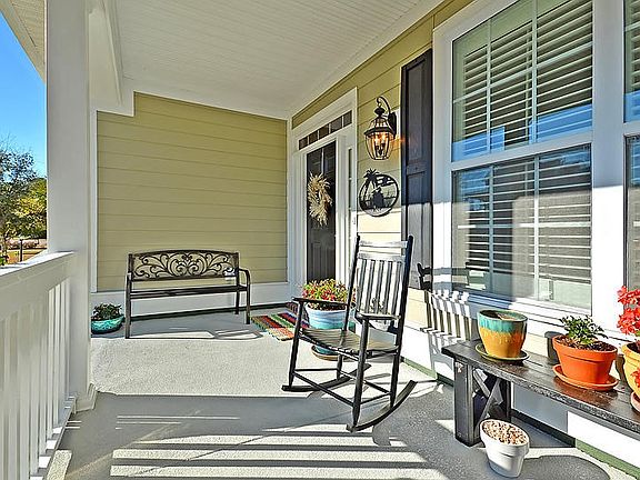 Deep Seating Area