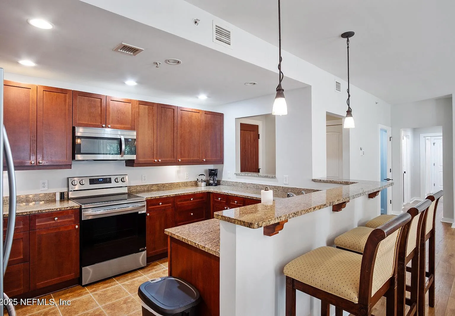 3 bed, 3.0 bath, 1587 sqft, $4,500 — Photo 4