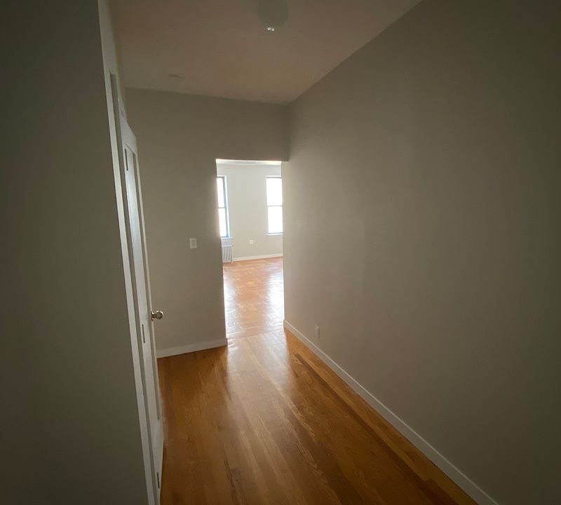 1st image of 4305 44th St APT 4B