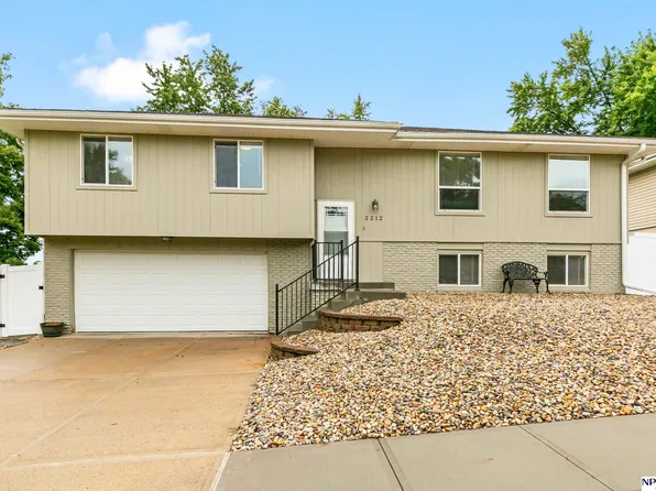 2212 N 125th Avenue Cir, Omaha, NE 68164