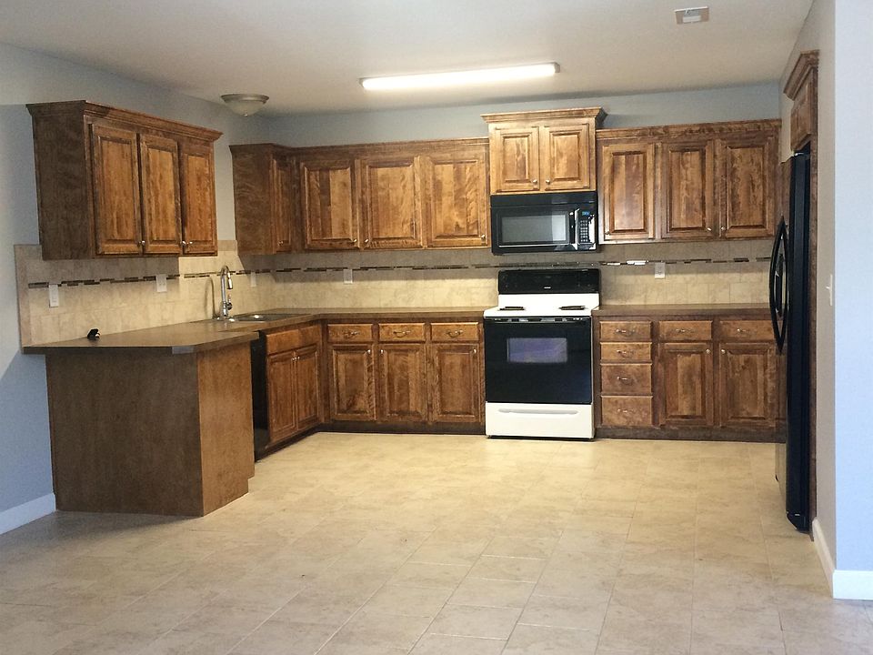 Large kitchen comes with all nice appliances