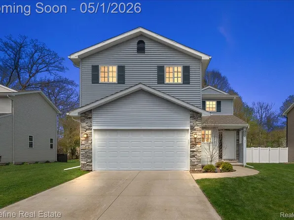 310 Fountain Park Dr, Waterford, MI 48327