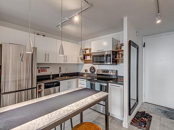 3rd image of 1660 N Lasalle St #3804