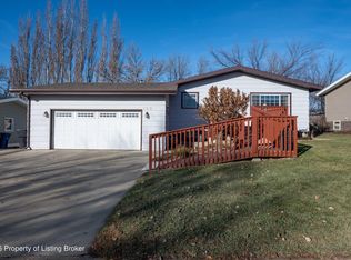 759 8th Ave E, Dickinson, ND 58601
