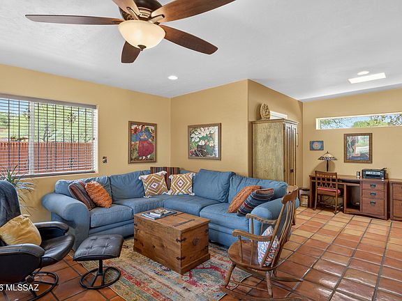 4th image of 1037 E Blacklidge Dr