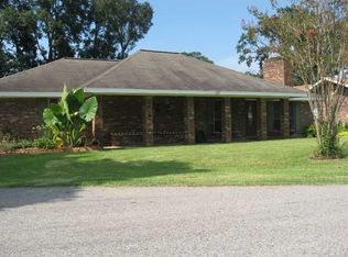 225 Amberwood Dr, Youngsville, LA 70592