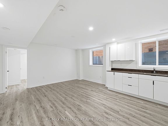 5th image of 55 Bartram Cres #B