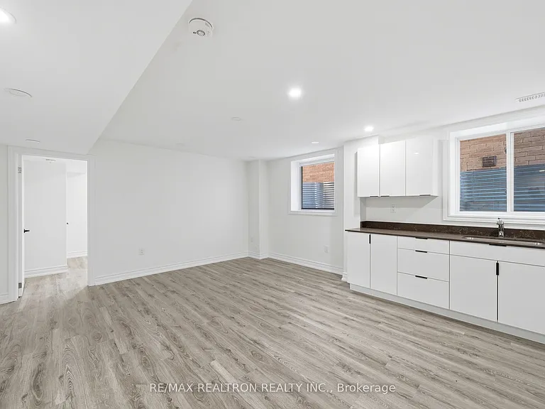55 Bartram Cres #B — Photo 5
