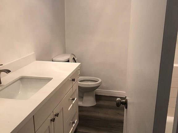 4th image of 1323 N Fuller Ave #11
