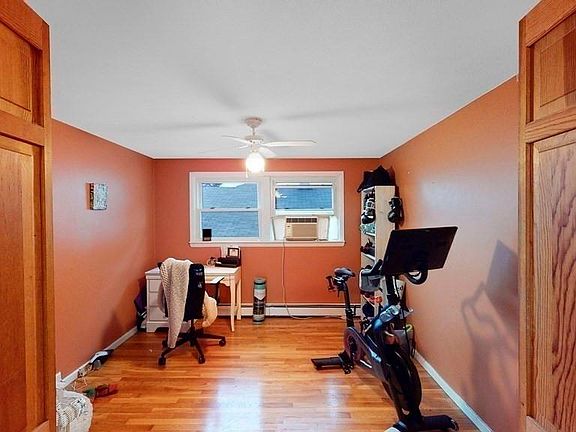 3rd bedroom (currently used as a gym)