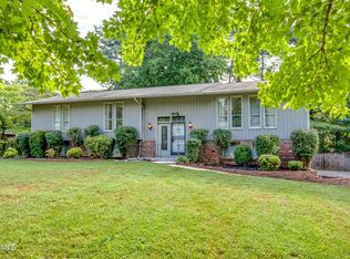 1016 NW Sanders Rd, Knoxville, TN 37923