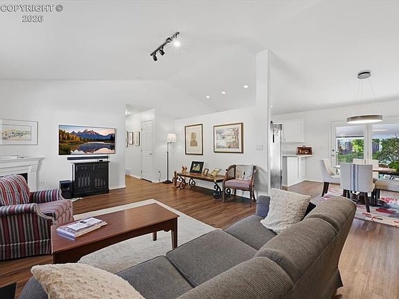 3rd image of 587 Brookeway