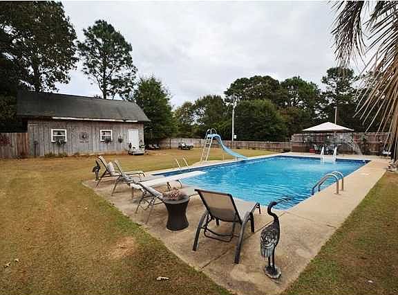 3rd image of 7572 Tara Dr N