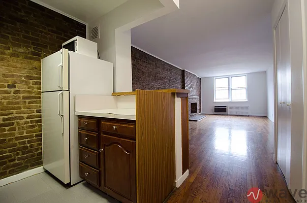 Rented by Wave Real Estate Group | media 10