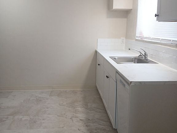 4th image of 31 N Pershing Ave APT 5