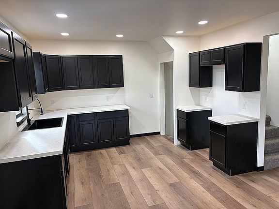 4th image of 710 S Highland St