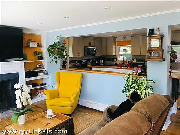 Living looking through the kitchen