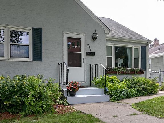 4th image of 216 15th Ave N