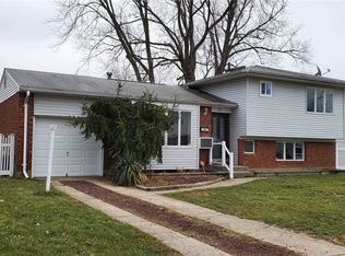 259 W 23rd St, Deer Park, NY 11729