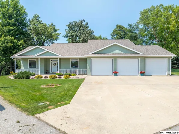 206 Brickyard Ct, Sheffield, IA 50475