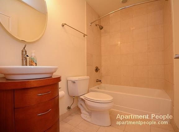 4th image of 1751 W Winnemac Ave APT 1