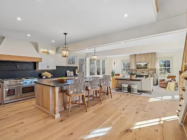 16 Hatch Farm Ln, Concord, MA 01742