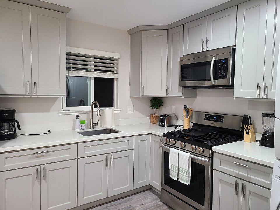 1st image of 392 Menker Ave #2