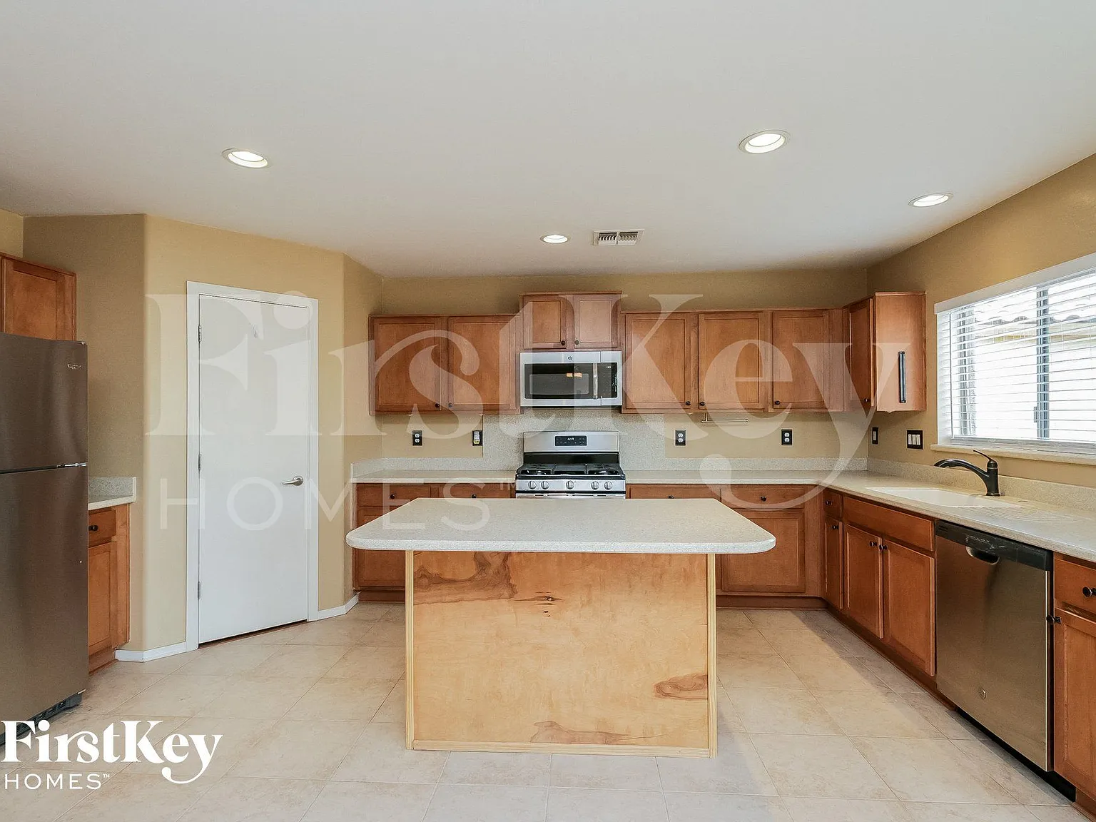 3 bed, 2.5 bath, 2071 sqft, $1,725 — Photo 4
