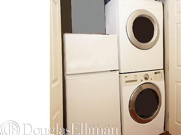4th image of 1590 York Ave APT 4B