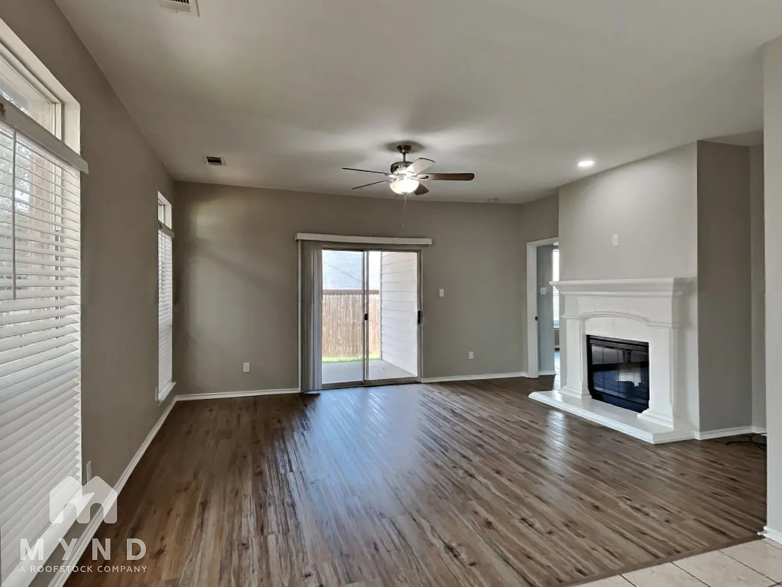 3 bed, 2.0 bath, 1623 sqft, $2,099 — Photo 4