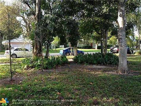 1st image of 1005 SE 8th St