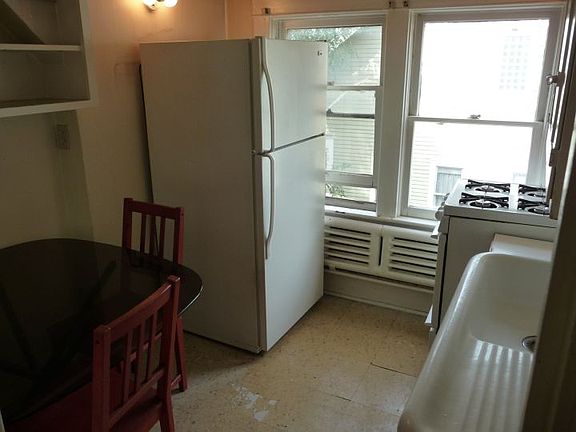 3rd image of 1015 N 31st St APT 4