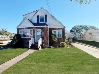 944 Cherry Lane, Floral Park, NY, 11001