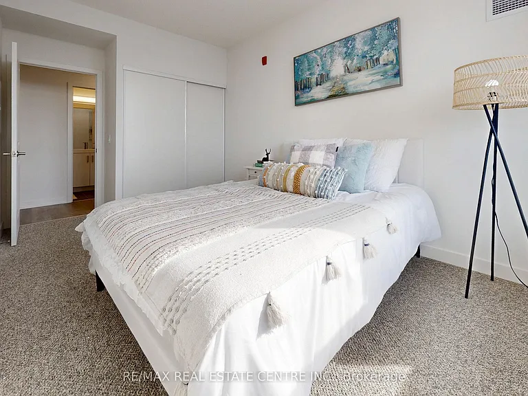 1010 Dundas St E #Penthouse 12 — Photo 28