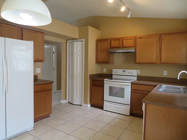 1040 Winding Water Way — Photo 5