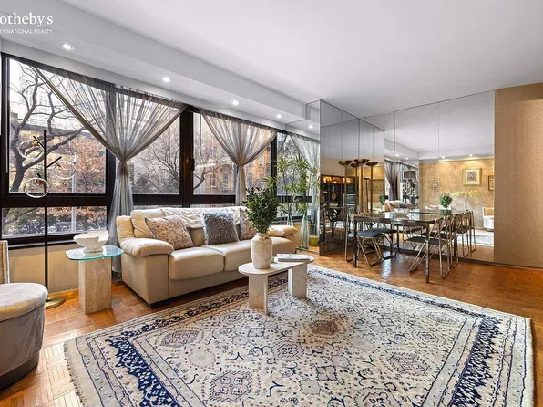 100 United Nations Plz APT 3C, New York, NY 10017