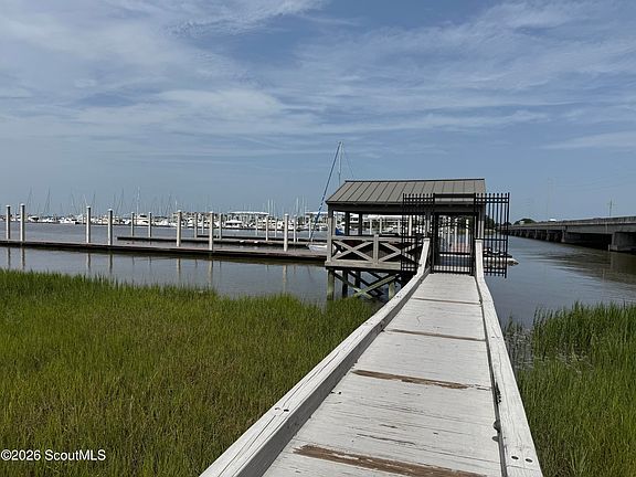4th image of 205 Yacht Club Dr