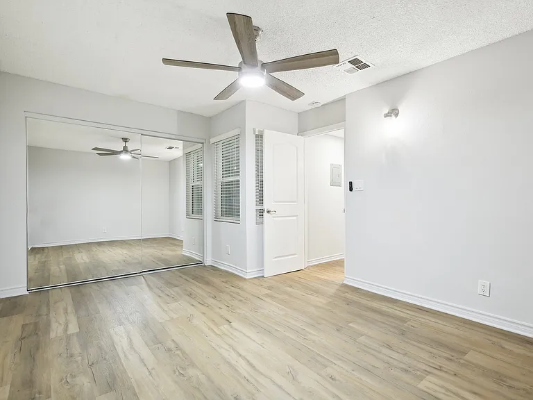 Olive Street Apartments — Photo 12