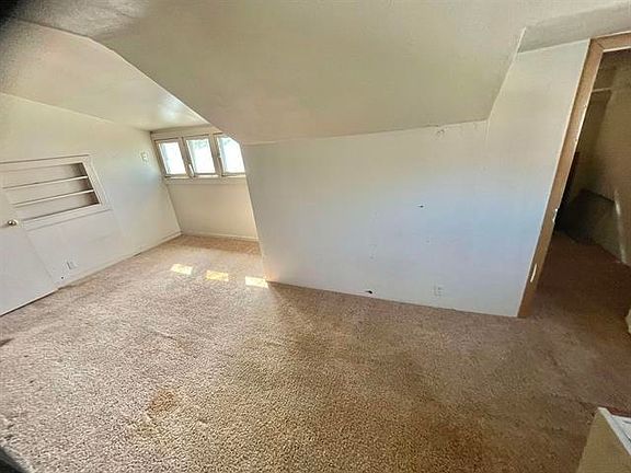 5th image of 909 S 1st St