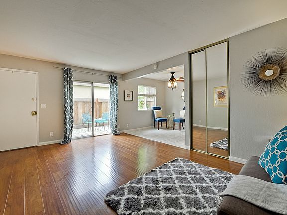 3rd image of 3220 Parkhaven Dr