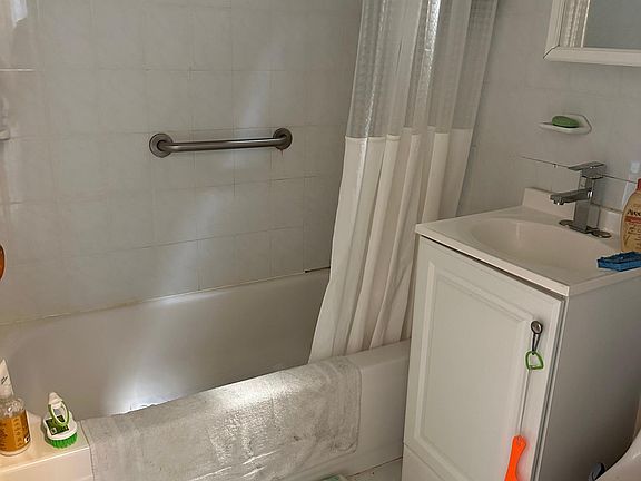 3rd image of 1748 Melville St